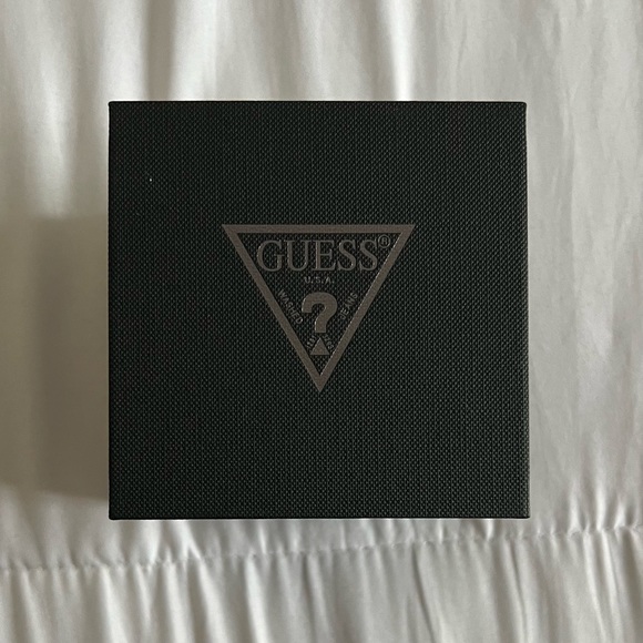 [SOLD] Brand new guess watch - Picture 2 of 4